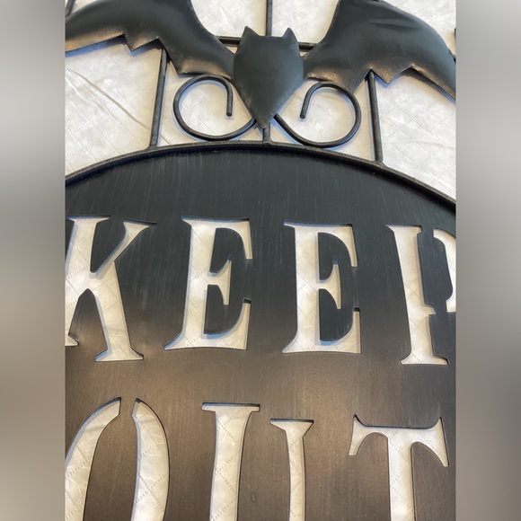 Metal 👻 KEEP OUT Sign - Picture 2 of 5